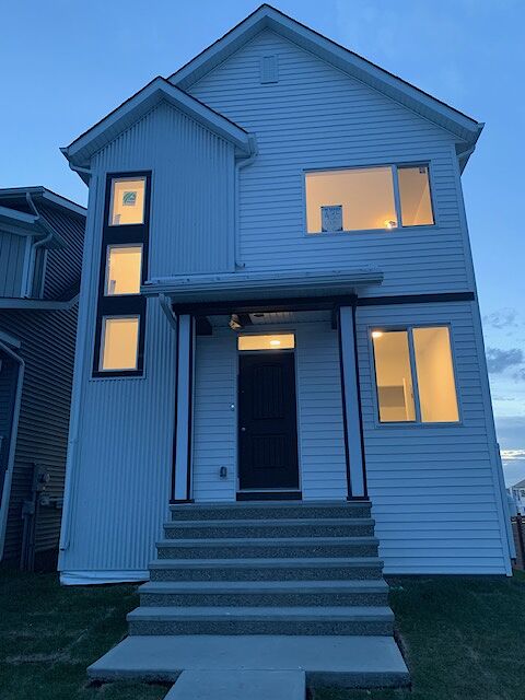 Calgary 4 bedrooms Room For Rent for rent. Property photo: 541861-1