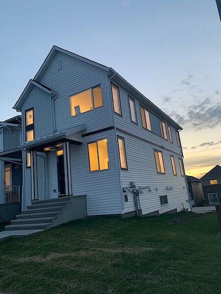 Calgary 4 bedrooms Room For Rent for rent. Property photo: 541861-2