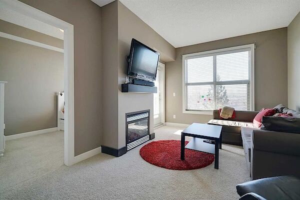 Calgary 2 + Den bedrooms Condo Unit for rent. Property photo: 542194-3