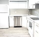 Amazing new & bright legal suite, Private Entrance/laundry/heat, 50% Utilities
