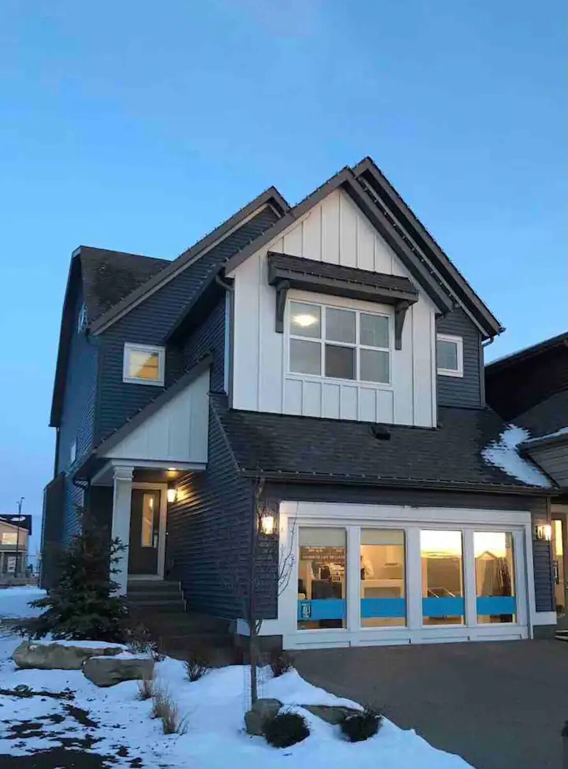 Calgary 4 + Den bedrooms Room For Rent for rent. Property photo: 542611-1
