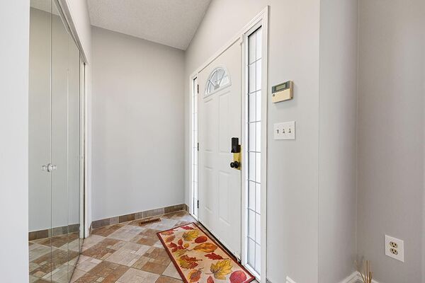 Calgary 4 bedrooms House for rent. Property photo: 542890-2