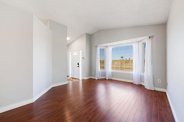 Calgary 4 bedrooms House for rent. Property photo: 542890-3