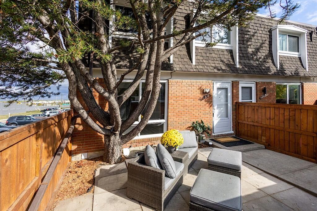 Calgary 3 bedrooms Townhouse for rent. Property photo: 543202-1
