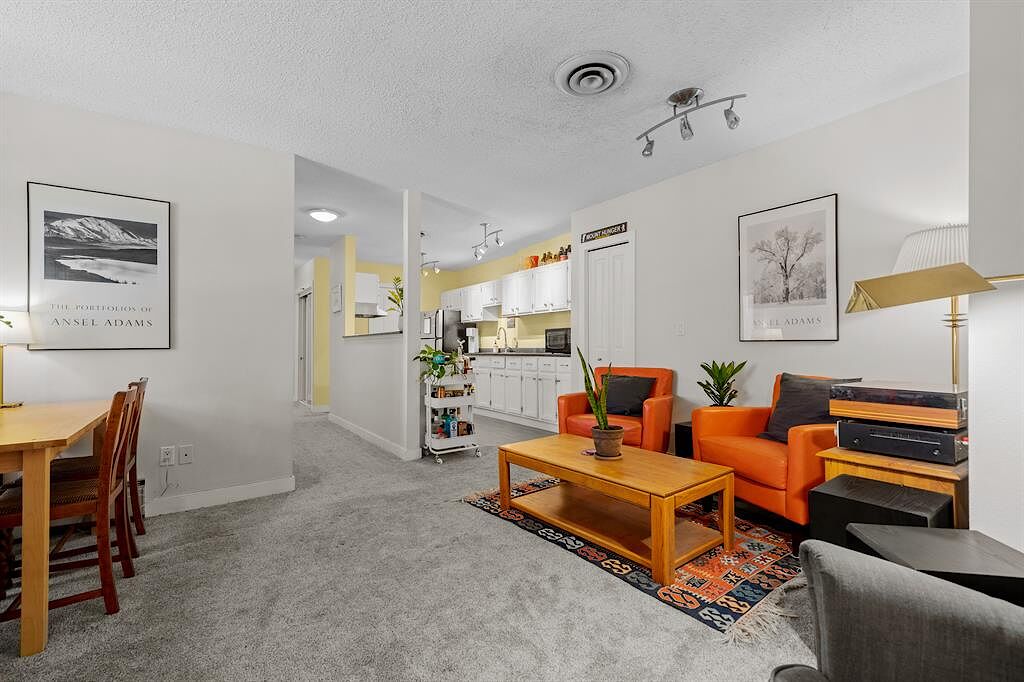 Calgary 2 bedrooms Condo Unit for rent. Property photo: 543509-1