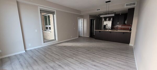 Large 1BR, 743 Sq.Ft | Mountain Views, A/C + Heated Parking