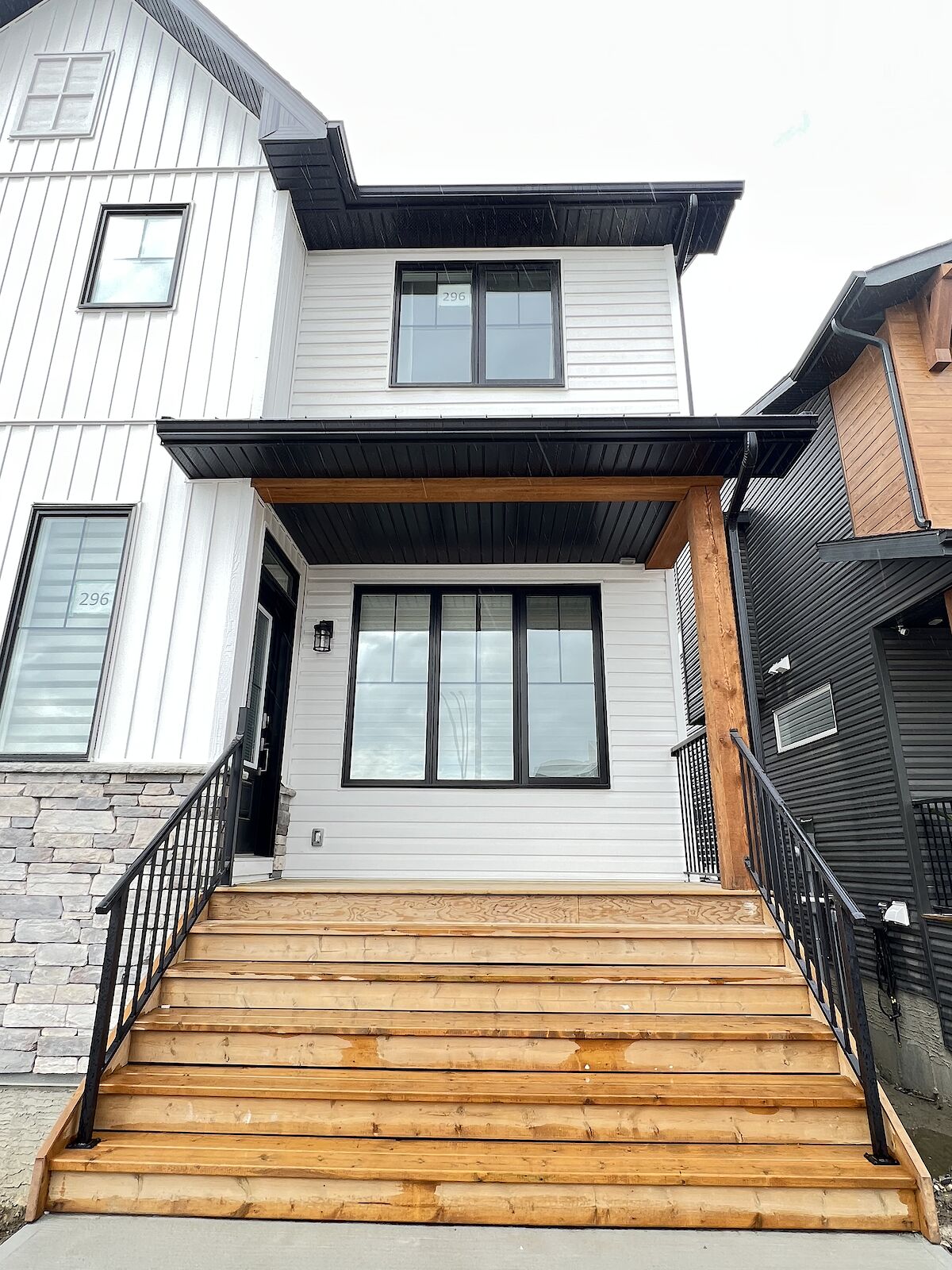 Calgary 3 + Den bedrooms Main Floor for rent. Property photo: 543809-1
