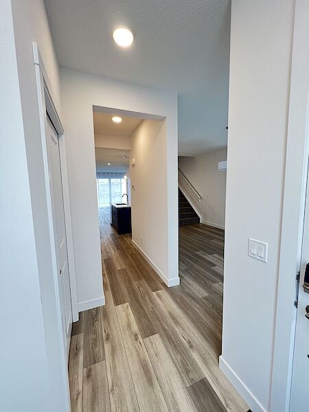 Calgary 3 + Den bedrooms Main Floor for rent. Property photo: 543809-3