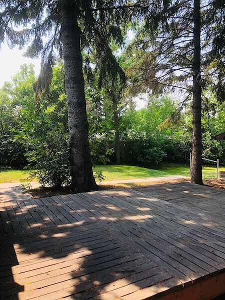 3-Bedroom House in Varsity – Double Garage, Near U of C, LRT & Market Mall