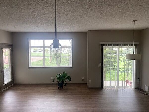 Calgary 2 bedrooms Townhouse for rent. Property photo: 544404-2