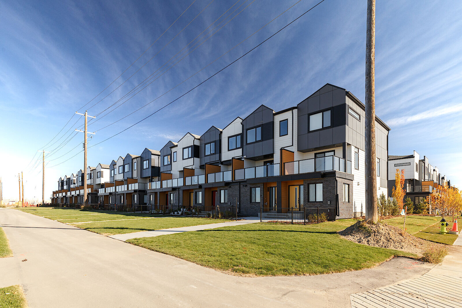 Calgary 3 + Den bedrooms Townhouse for rent. Property photo: 544601-1