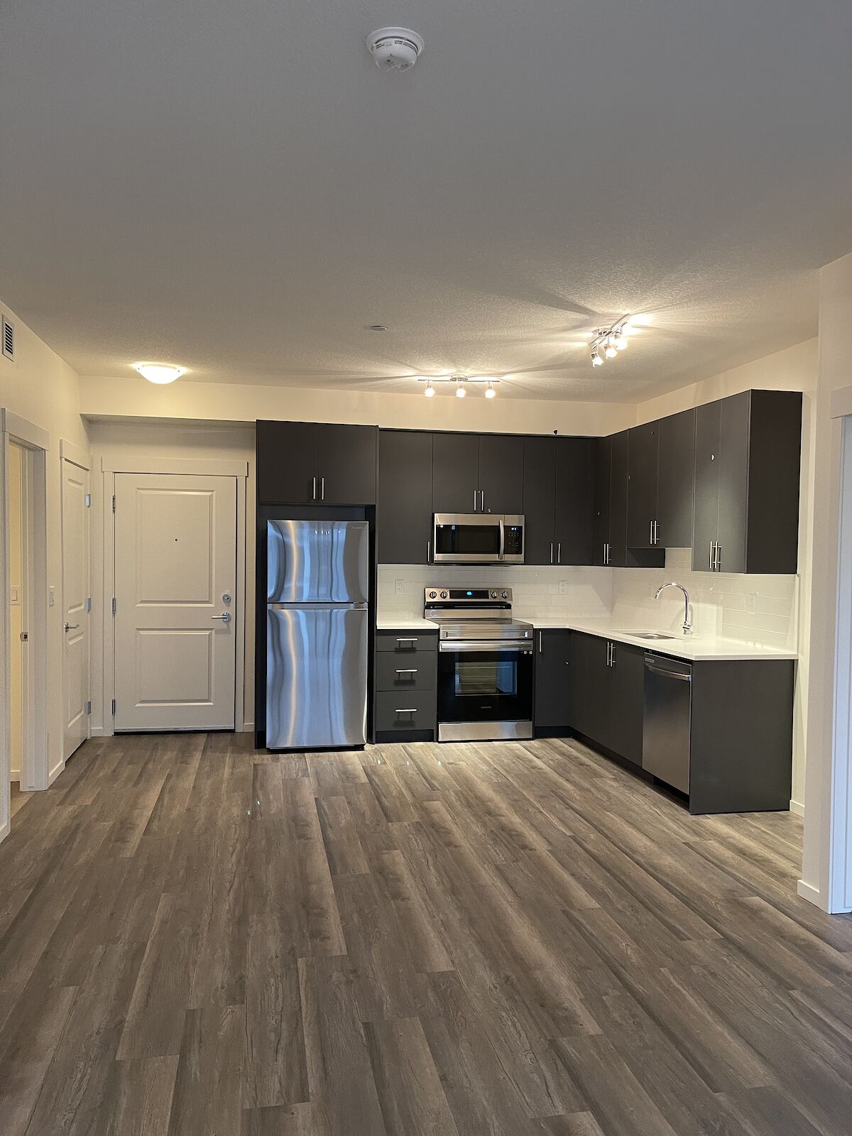 Calgary 2 bedrooms Condo Unit for rent. Property photo: 544797-1