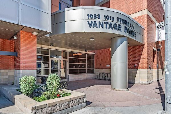 Calgary 1 + Den bedrooms Condo Unit for rent. Property photo: 545081-2