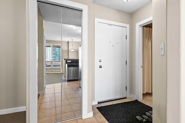 Calgary 1 + Den bedrooms Condo Unit for rent. Property photo: 545081-3