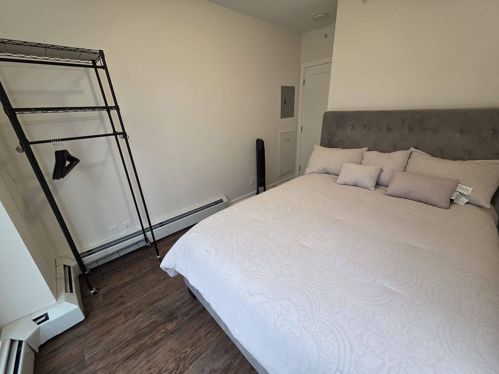 Calgary 1 bedroom Condo Unit for rent. Property photo: 545278-1