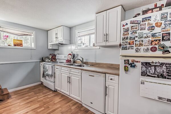 2-Bedroom house near Bonnie Doon, Mill Creek Ravine, LRT, Bus stop, Schools.