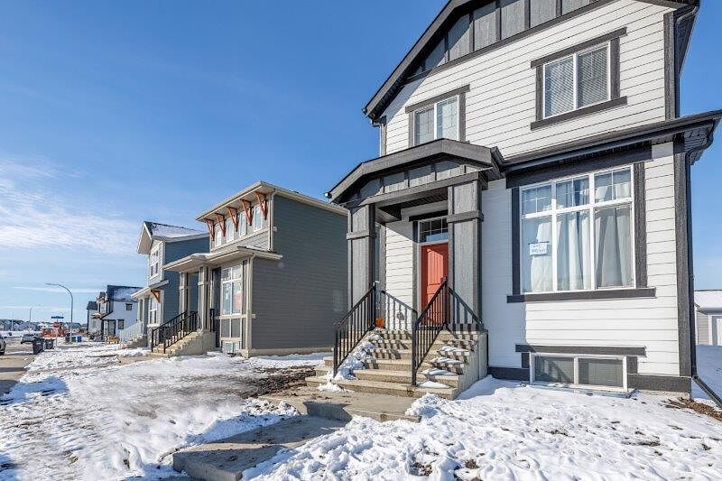 Calgary 4 + Den bedrooms Main Floor for rent. Property photo: 545732-1