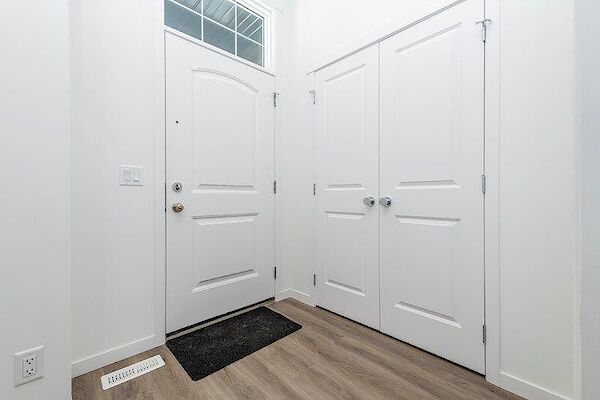 Calgary 4 + Den bedrooms Main Floor for rent. Property photo: 545732-2
