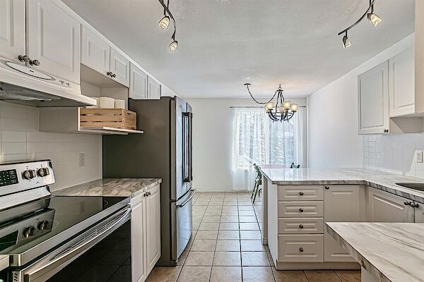 Calgary 3 bedrooms Townhouse for rent. Property photo: 546030-2
