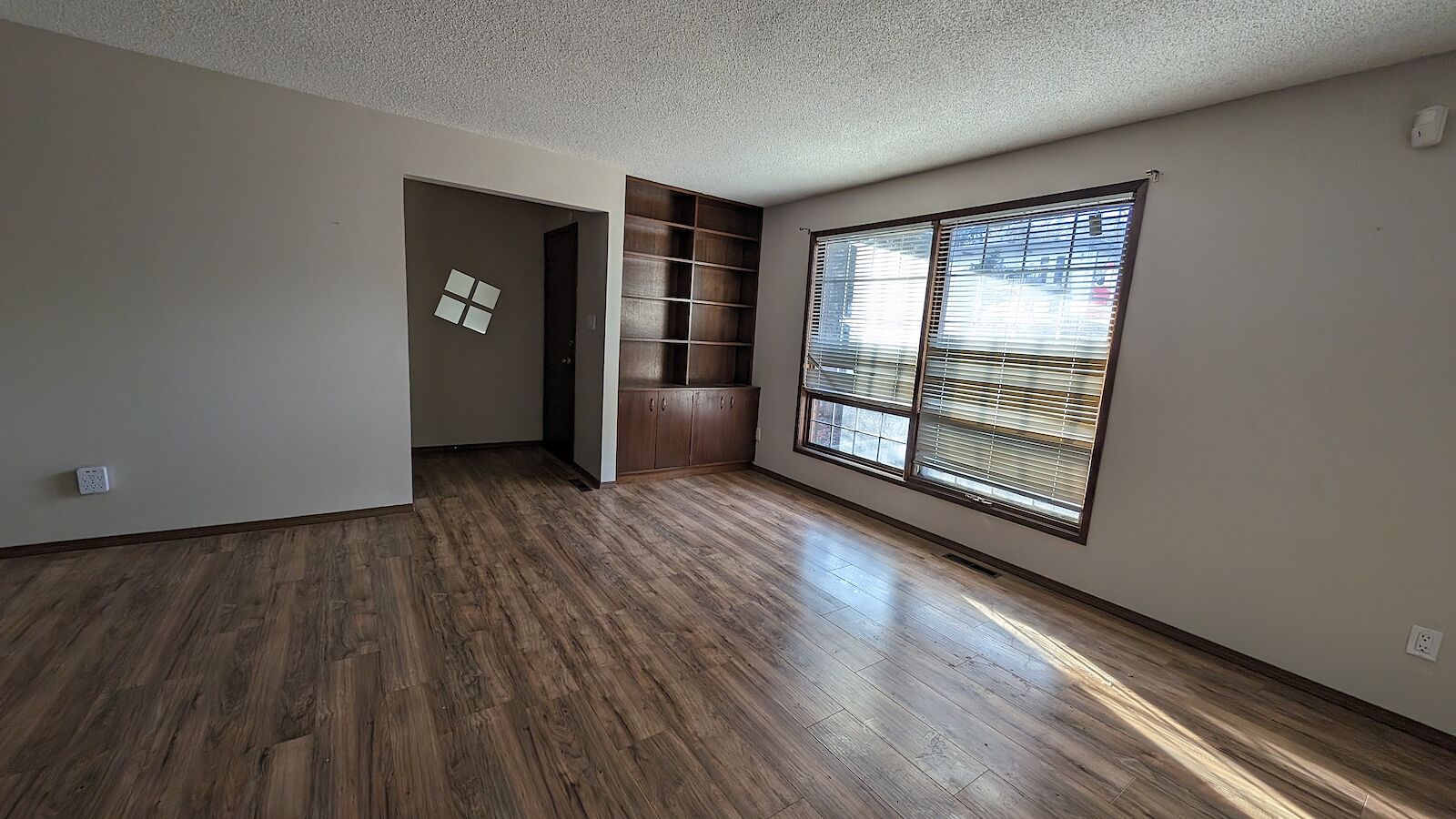 Calgary 4 bedrooms Duplex for rent. Property photo: 546272-1