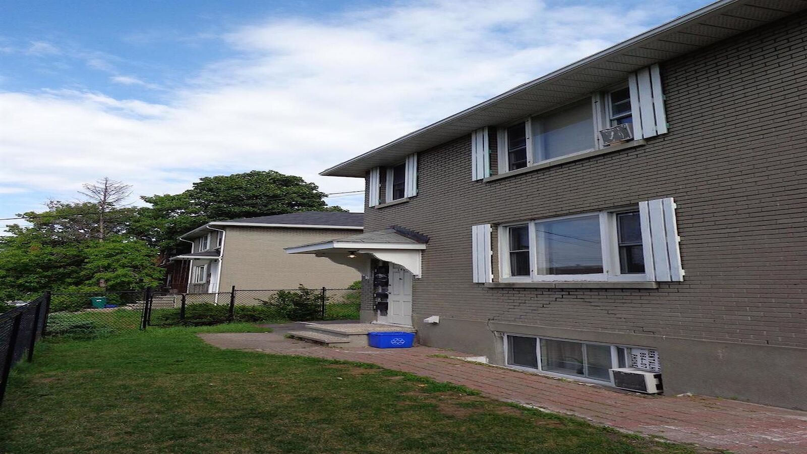 Ottawa 1 bedroom Fourplex for rent. Property photo: 546406-1
