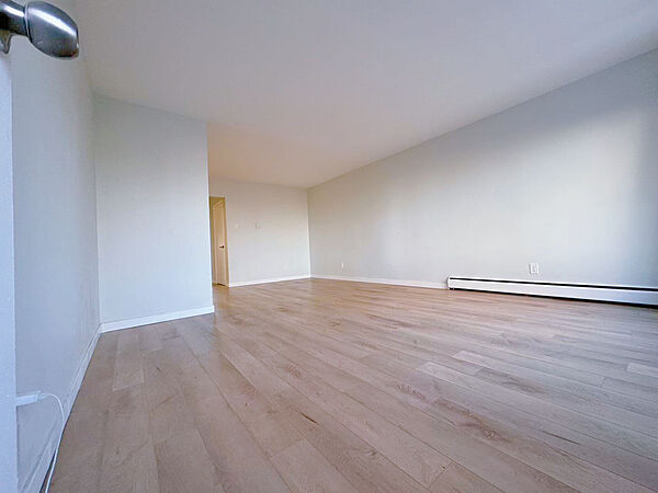 Calgary 2 + Den bedrooms Fourplex for rent. Property photo: 546416-2