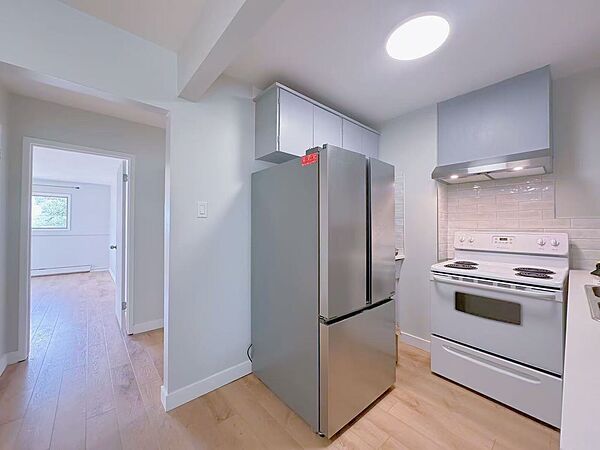 Calgary 2 + Den bedrooms Fourplex for rent. Property photo: 546416-3