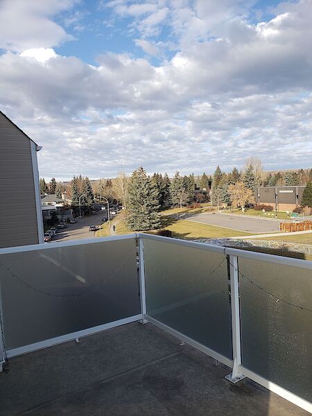 Calgary 2 bedrooms Condo Unit for rent. Property photo: 546526-2