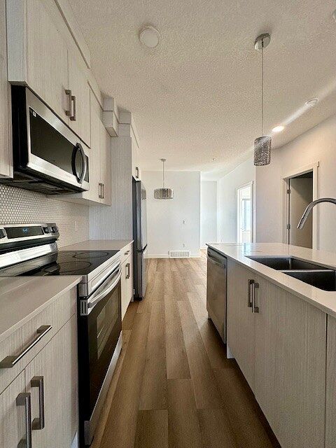 Calgary 3 + Den bedrooms Townhouse for rent. Property photo: 547068-1
