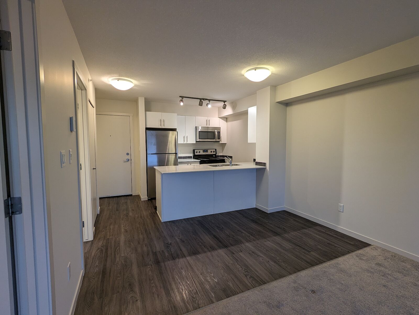Calgary 1 bedroom Condo Unit for rent. Property photo: 547911-1