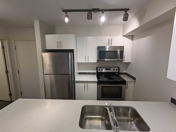 Calgary 1 bedroom Condo Unit for rent. Property photo: 547911-3