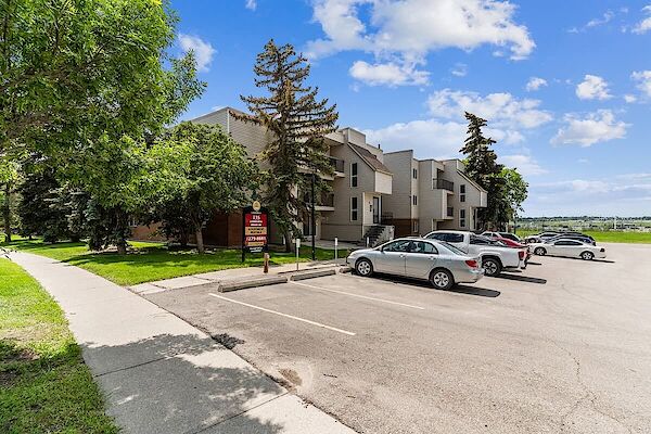 Calgary 3 bedrooms Condo Unit for rent. Property photo: 548060-2