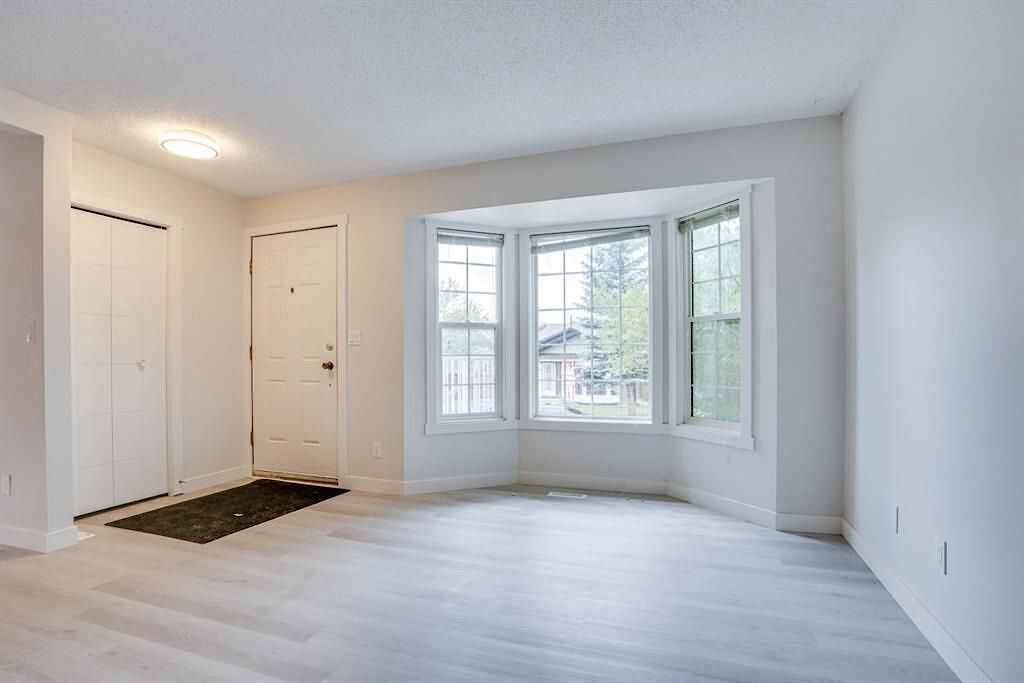 Calgary 3 bedrooms Main Floor for rent. Property photo: 548170-1