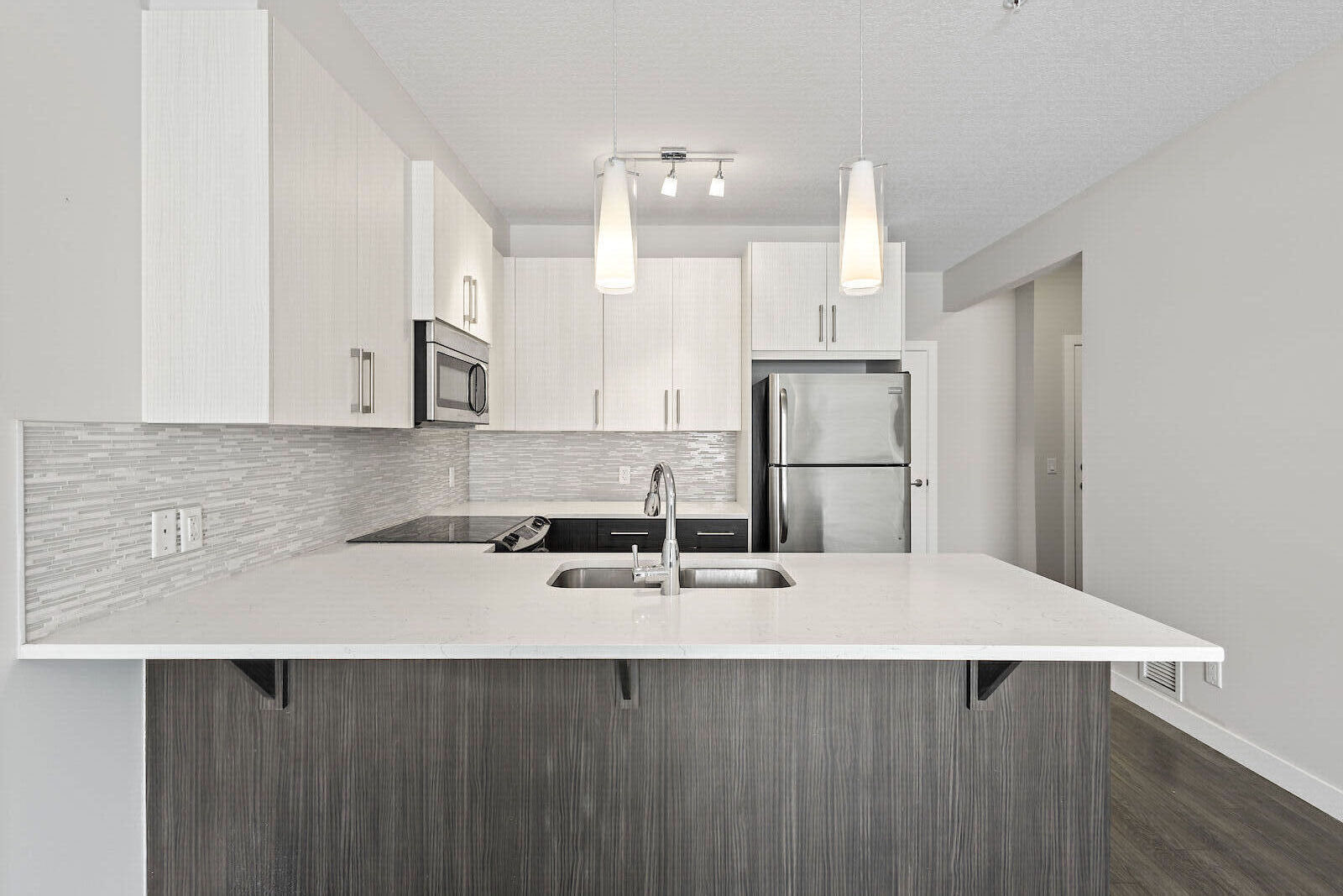 Calgary 2 + Den bedrooms Condo Unit for rent. Property photo: 548192-1