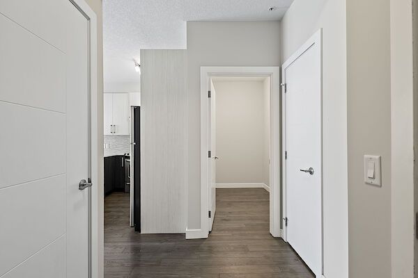 Calgary 2 + Den bedrooms Condo Unit for rent. Property photo: 548192-3