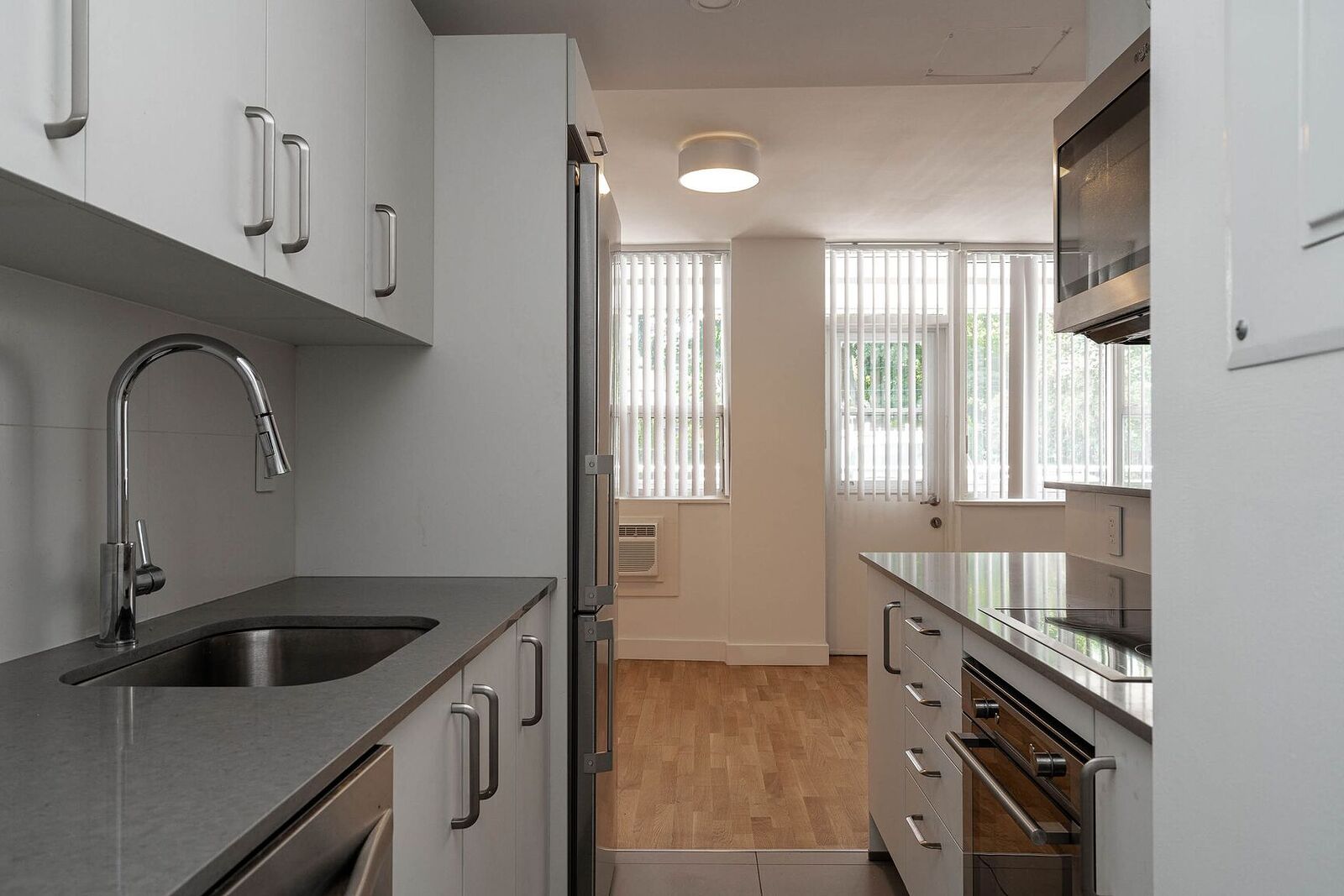 Toronto 2 bedrooms Apartment for rent. Property photo: 548460-1
