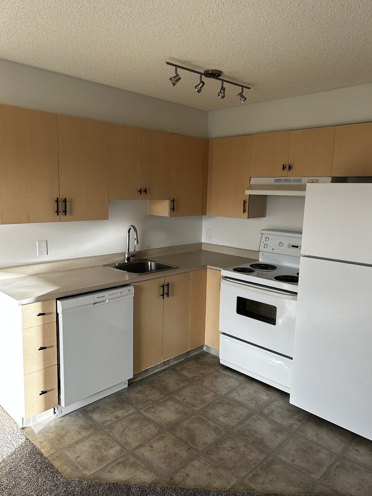 Calgary 1 bedroom Condo Unit for rent. Property photo: 548508-1