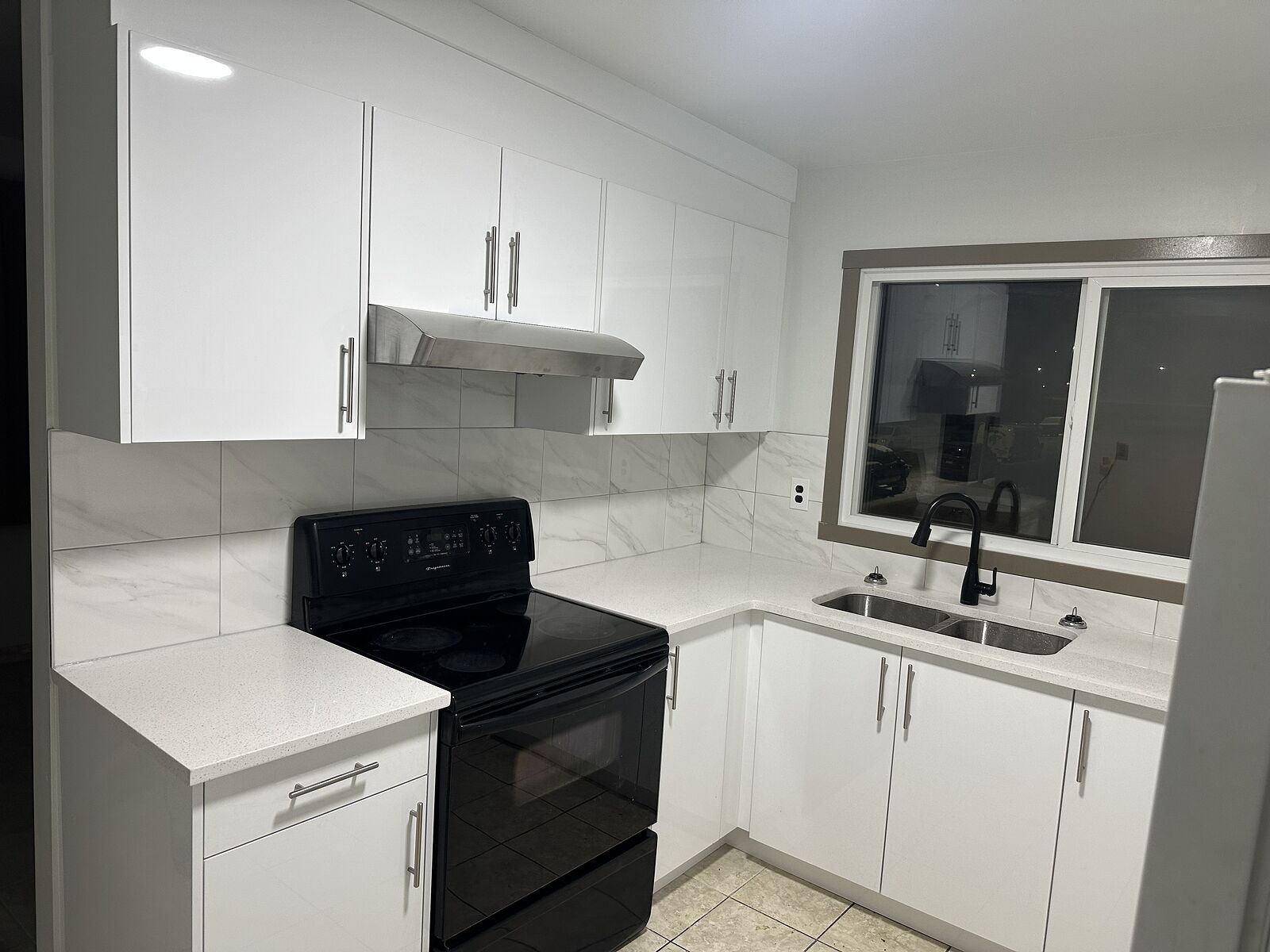 Calgary 3 bedrooms Duplex for rent. Property photo: 548600-1