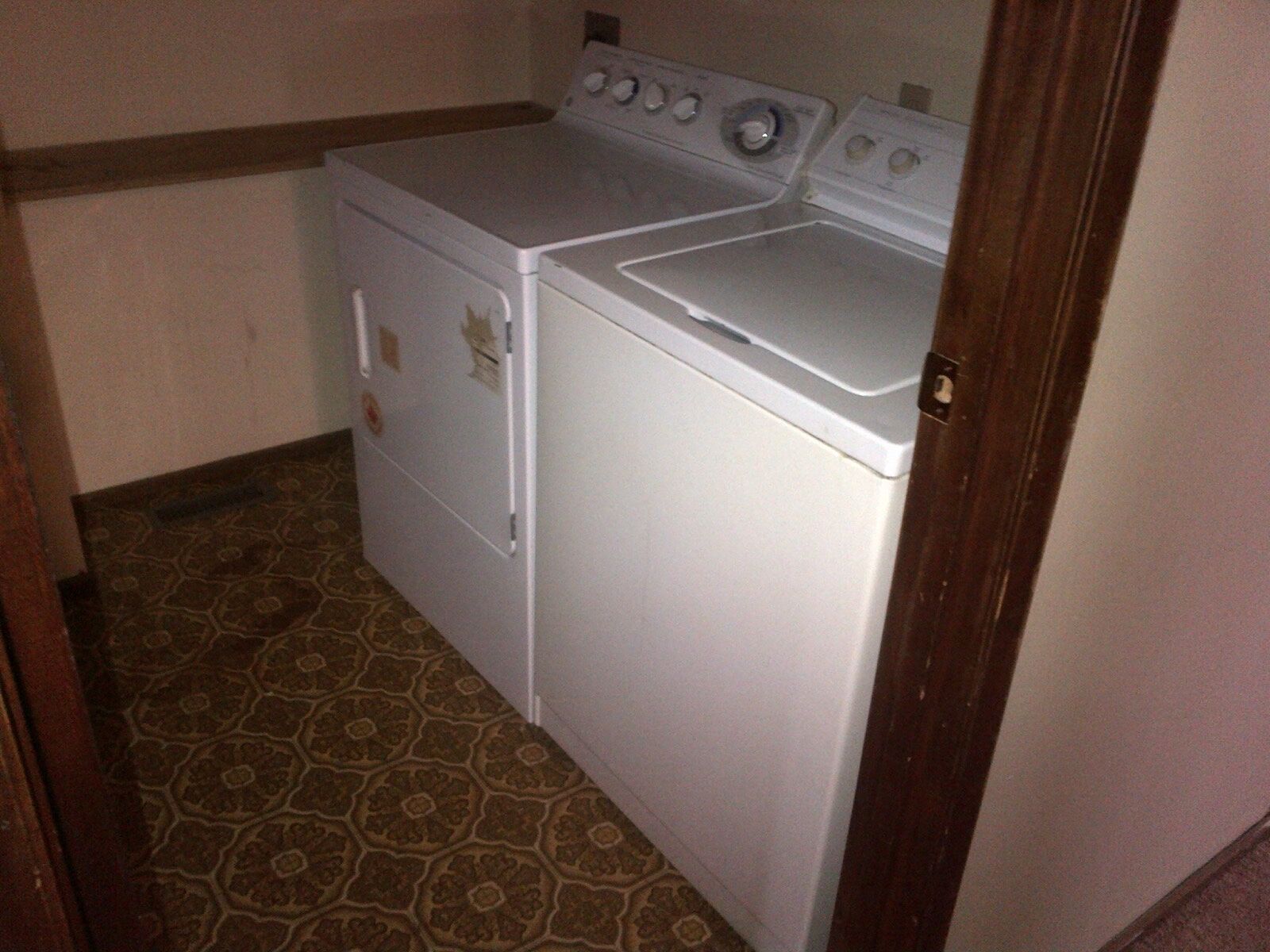 Calgary 2 bedrooms Duplex for rent. Property photo: 548835-1
