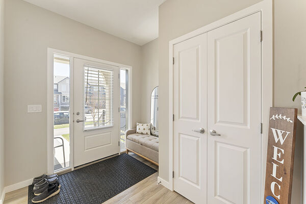 Calgary 3 + Den bedrooms Main Floor for rent. Property photo: 548898-2