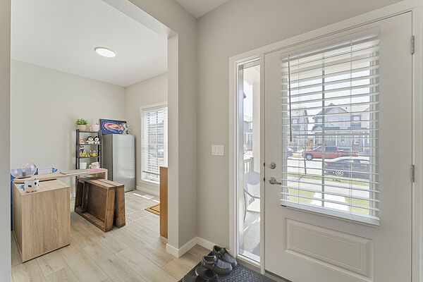 Calgary 3 + Den bedrooms Main Floor for rent. Property photo: 548898-3