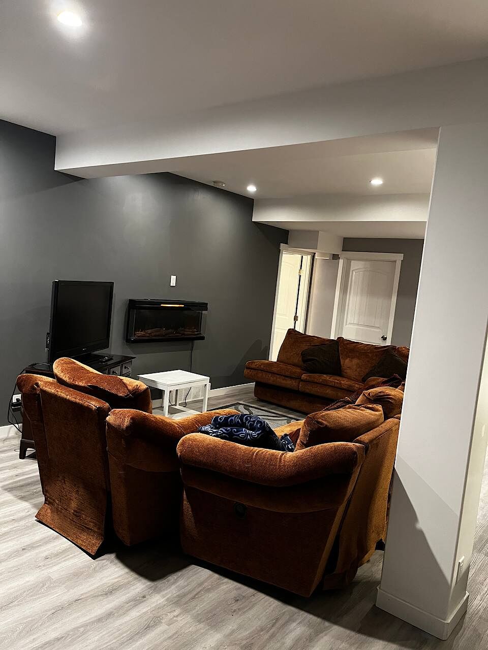 Calgary 2 + Den bedrooms Room For Rent for rent. Property photo: 548907-1