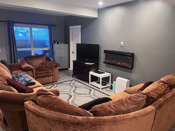 Calgary 2 + Den bedrooms Room For Rent for rent. Property photo: 548907-2