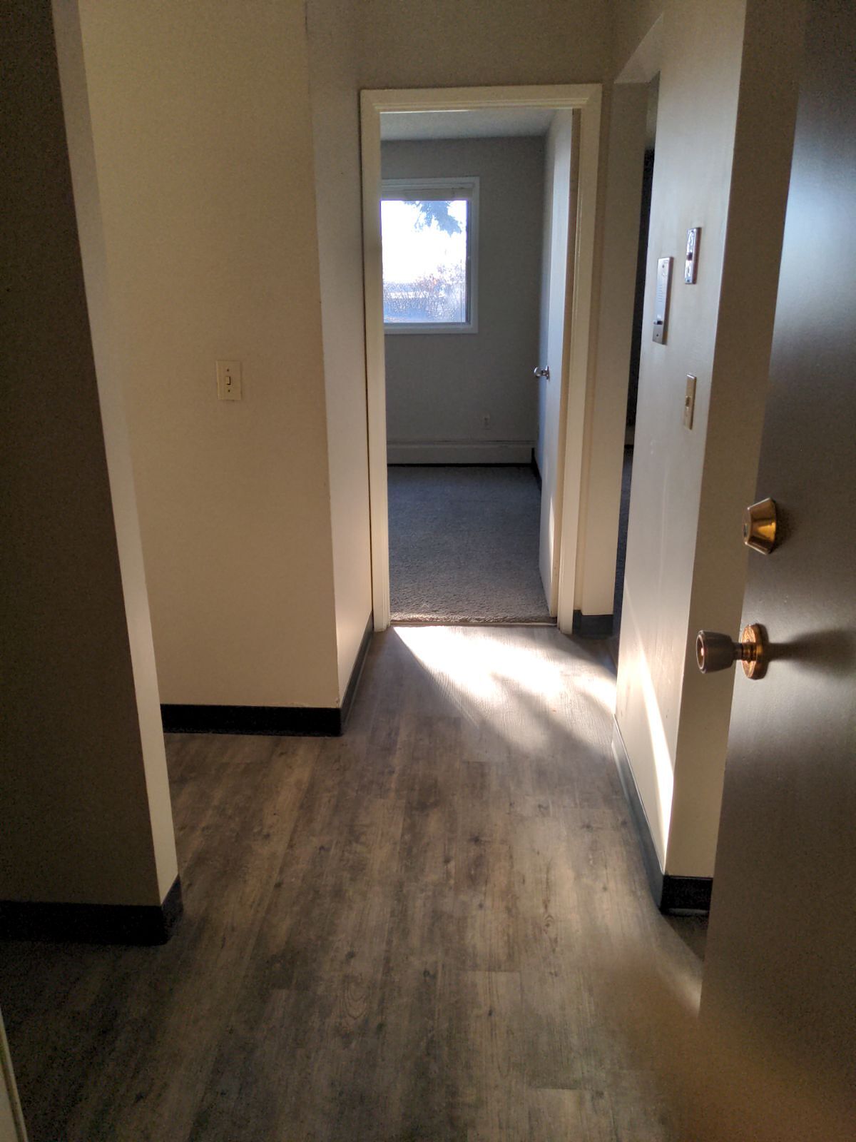 Calgary 1 bedrooms Apartment for rent. Property photo: 549180-1