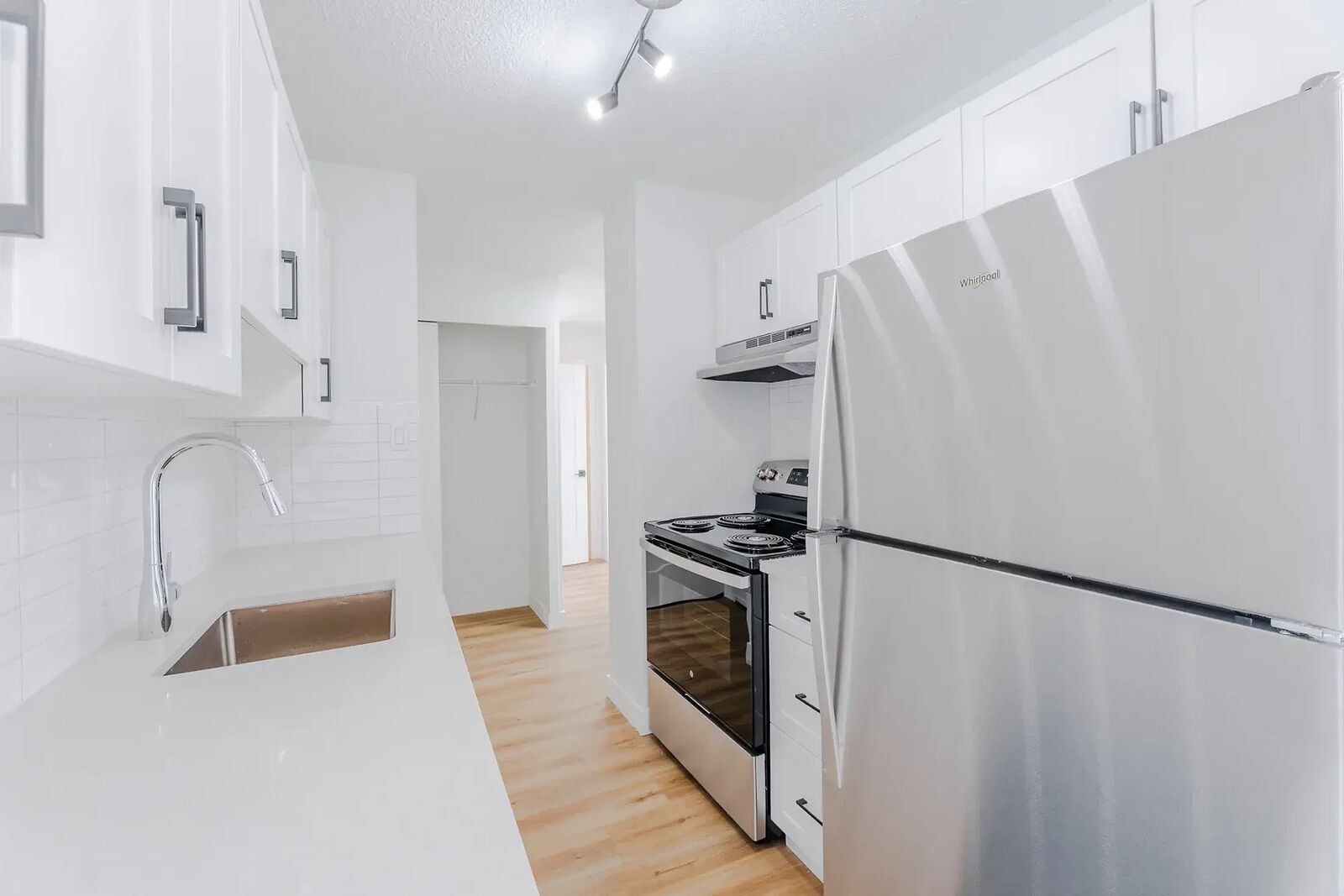 Calgary bachelor bedrooms Apartment for rent. Property photo: 549183-1