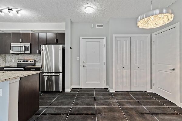 Calgary 2 bedrooms Condo Unit for rent. Property photo: 549224-2
