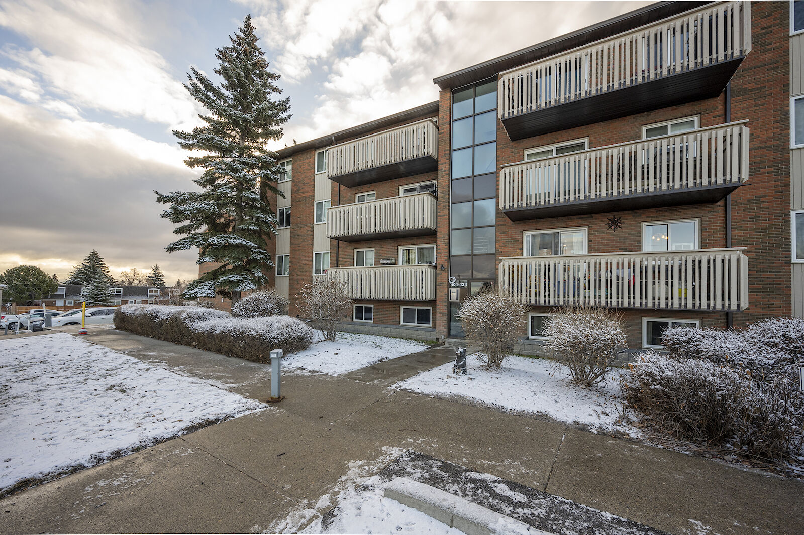 Calgary 2 bedrooms Condo Unit for rent. Property photo: 549306-1