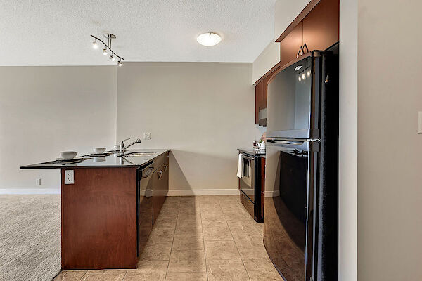 Calgary 1 + Den bedrooms Condo Unit for rent. Property photo: 549837-2