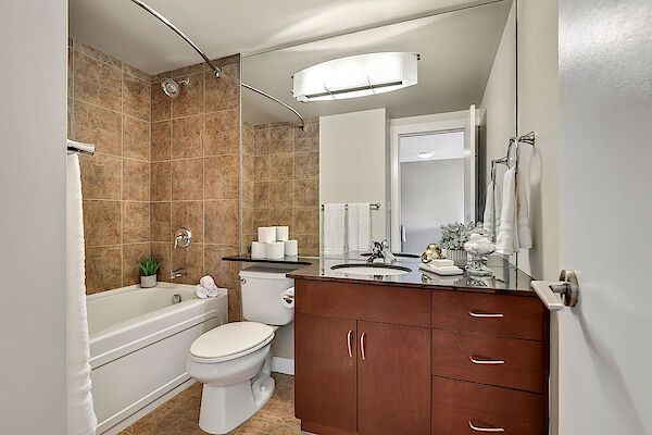 Calgary 1 + Den bedrooms Condo Unit for rent. Property photo: 549837-3