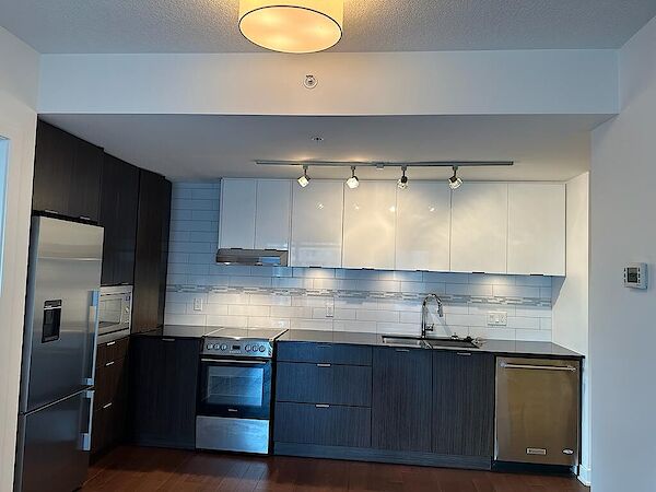 Calgary 2 bedrooms Condo Unit for rent. Property photo: 549926-2